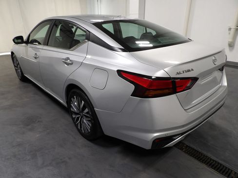 Used 2024 Nissan Altima 2.5 SV FWD image 8