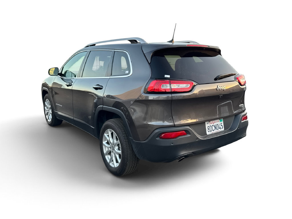Used 2018 Jeep Cherokee Latitude Plus FWD image 2