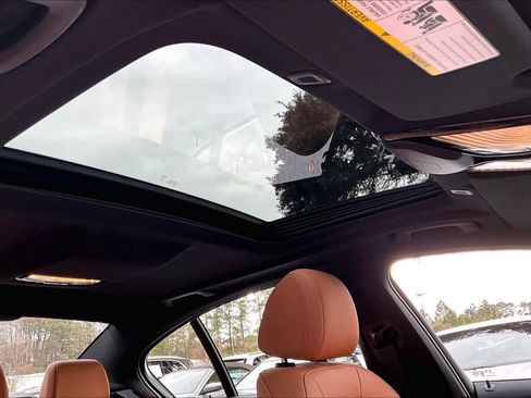 Certified 2023 BMW 530i 530i w/ Convenience Package image 12