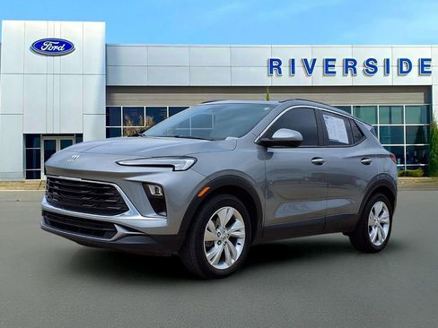 Used 2024 Buick Encore GX Preferred w/ Comfort Package image 3