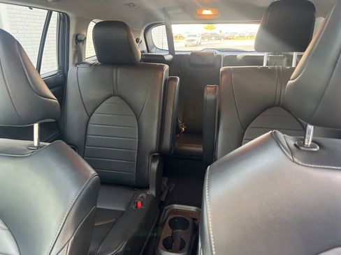 Used 2023 Toyota Highlander XLE image 11