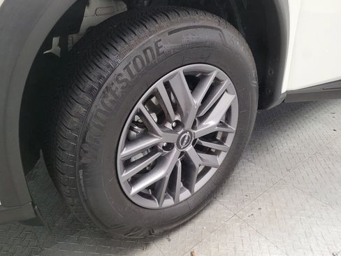 Used 2024 Nissan Rogue S FWD image 31