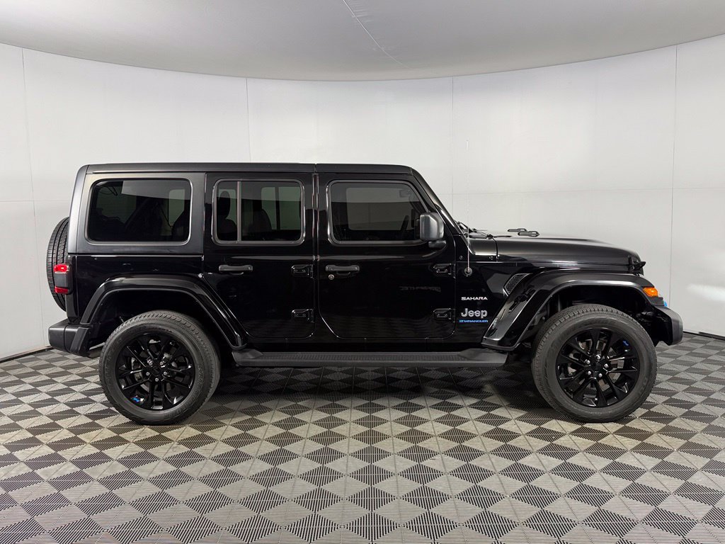 Used 2023 Jeep Wrangler Unlimited Sahara AWD/4WD image 9