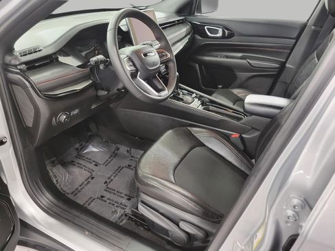 Used 2025 Jeep Compass Trailhawk AWD/4WD image 8