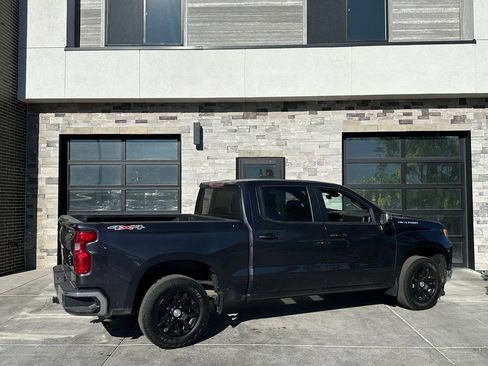 Used 2024 Chevrolet Silverado 1500 LT AWD/4WD image 2