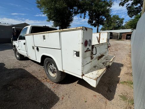 Used 1998 GMC Sierra 2500 SL RWD image 2