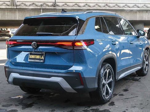 New 2025 Volkswagen Tiguan SE image 6