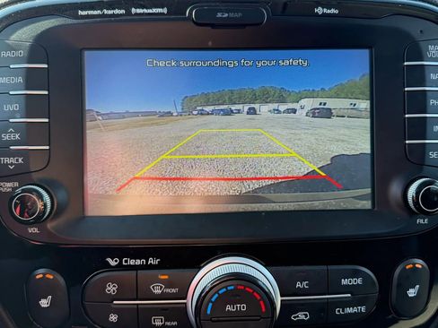 Used 2017 Kia Soul ! w/ Tech Package FWD image 15