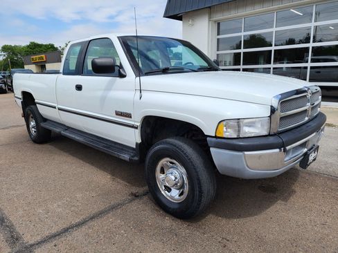 Used 1995 Dodge Ram 2500 Truck 4x4 Club Cab image 2