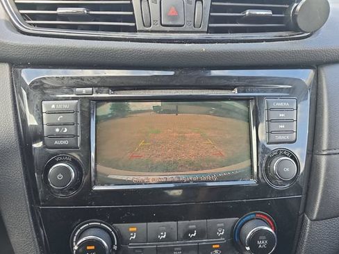 Used 2019 Nissan Rogue S w/ Special Edition Package FWD image 9