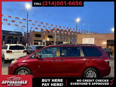 Used 2014 Toyota Sienna XLE image 2