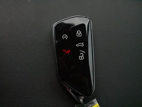 Certified 2025 Volkswagen Atlas Cross Sport SE image 32