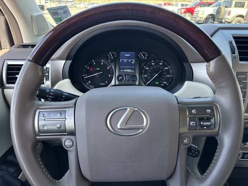 Used 2015 Lexus GX 460 w/ Premium Package image 26