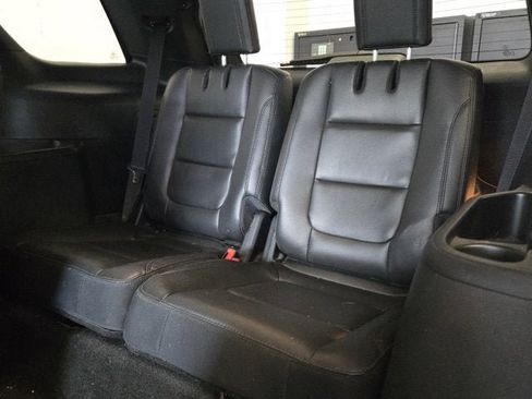 Used 2018 Ford Explorer XLT w/ Equipment Group 202A AWD/4WD image 19