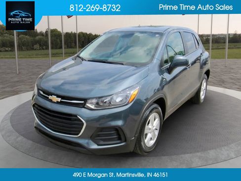 Used 2021 Chevrolet Trax LS w/ Tint and Cruise Package FWD image 2