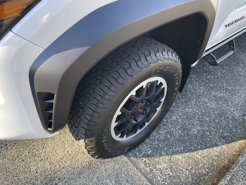 Used 2024 Toyota Tacoma TRD Off-Road AWD/4WD image 7