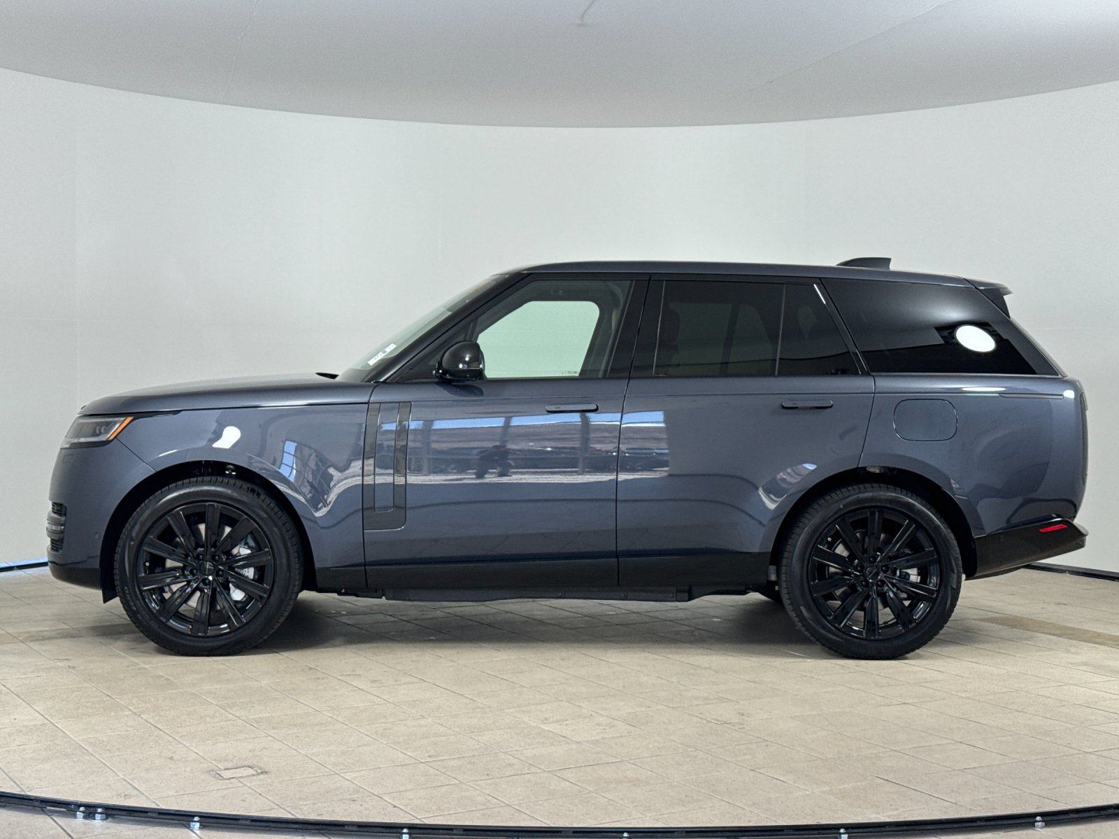 New 2026 Land Rover Range Rover SE AWD/4WD image 3