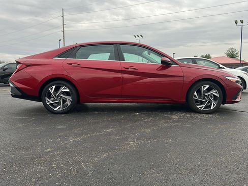 Used 2025 Hyundai Elantra Limited FWD image 4