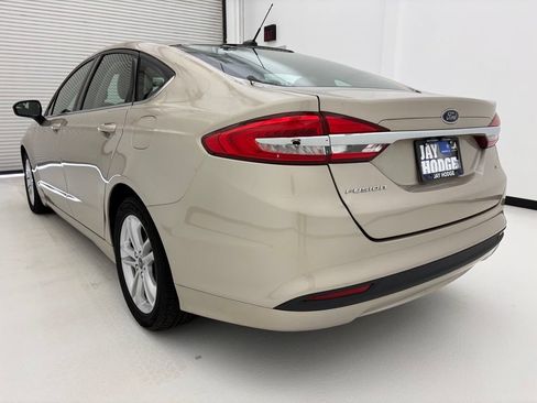 Used 2018 Ford Fusion SE FWD image 15