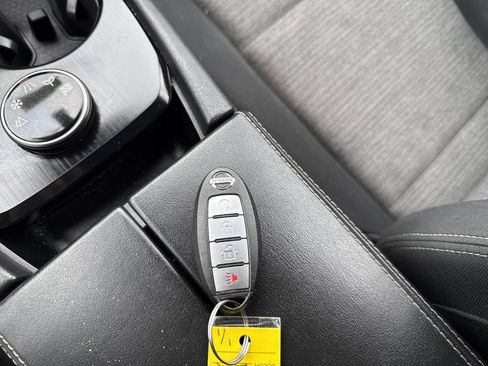 Used 2021 Nissan Rogue SV AWD/4WD image 27