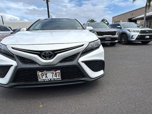 Used 2021 Toyota Camry SE FWD image 2