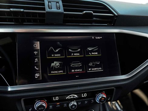 Used 2020 Audi Q3 2.0T Premium image 31