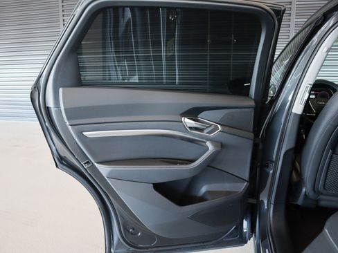 Used 2021 Audi e-tron Premium w/ Convenience Plus Package image 27