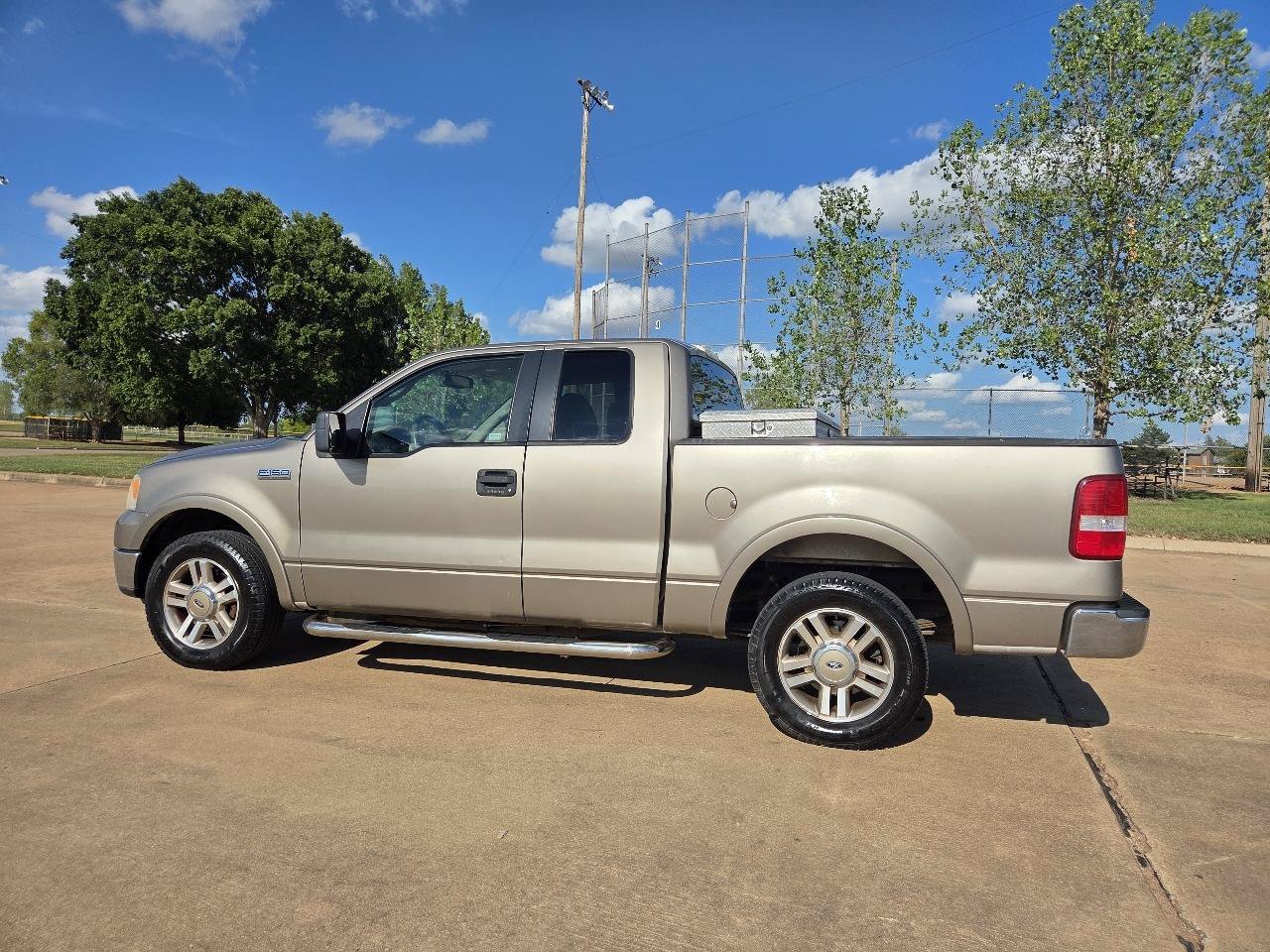 Used 2005 Ford F150 Lariat RWD image 5
