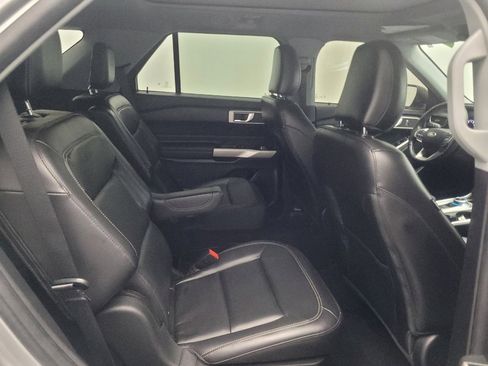 Used 2021 Ford Explorer XLT w/ Equipment Group 202A RWD image 19