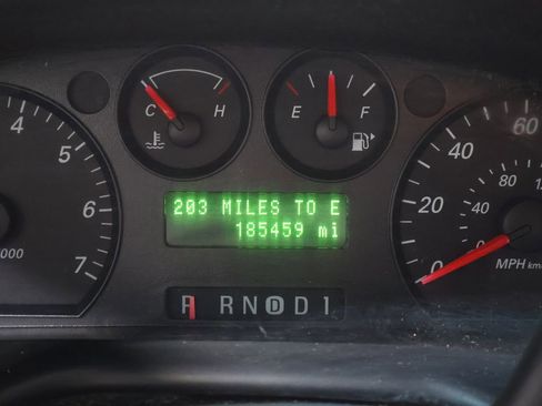 Used 2005 Ford Taurus SE image 31