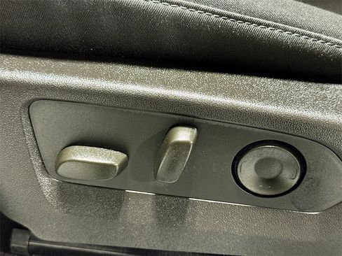 Used 2024 Chevrolet Colorado Trail Boss w/ Technology Package image 24