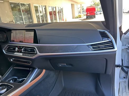 Used 2022 BMW X7 xDrive40i w/ M Sport Package AWD/4WD image 23