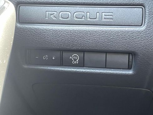 Used 2023 Nissan Rogue S AWD/4WD image 17