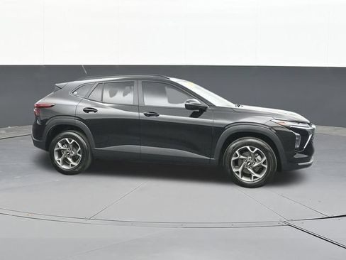 Used 2026 Chevrolet Trax LT w/ LT Convenience Package FWD image 17