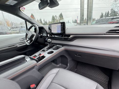 Used 2021 Toyota Sienna XSE image 8