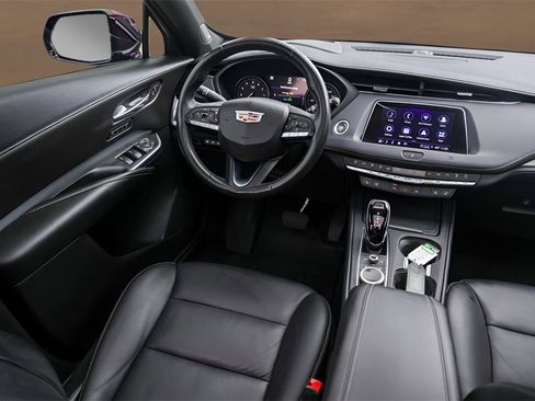 Used 2021 Cadillac XT4 Premium Luxury image 27