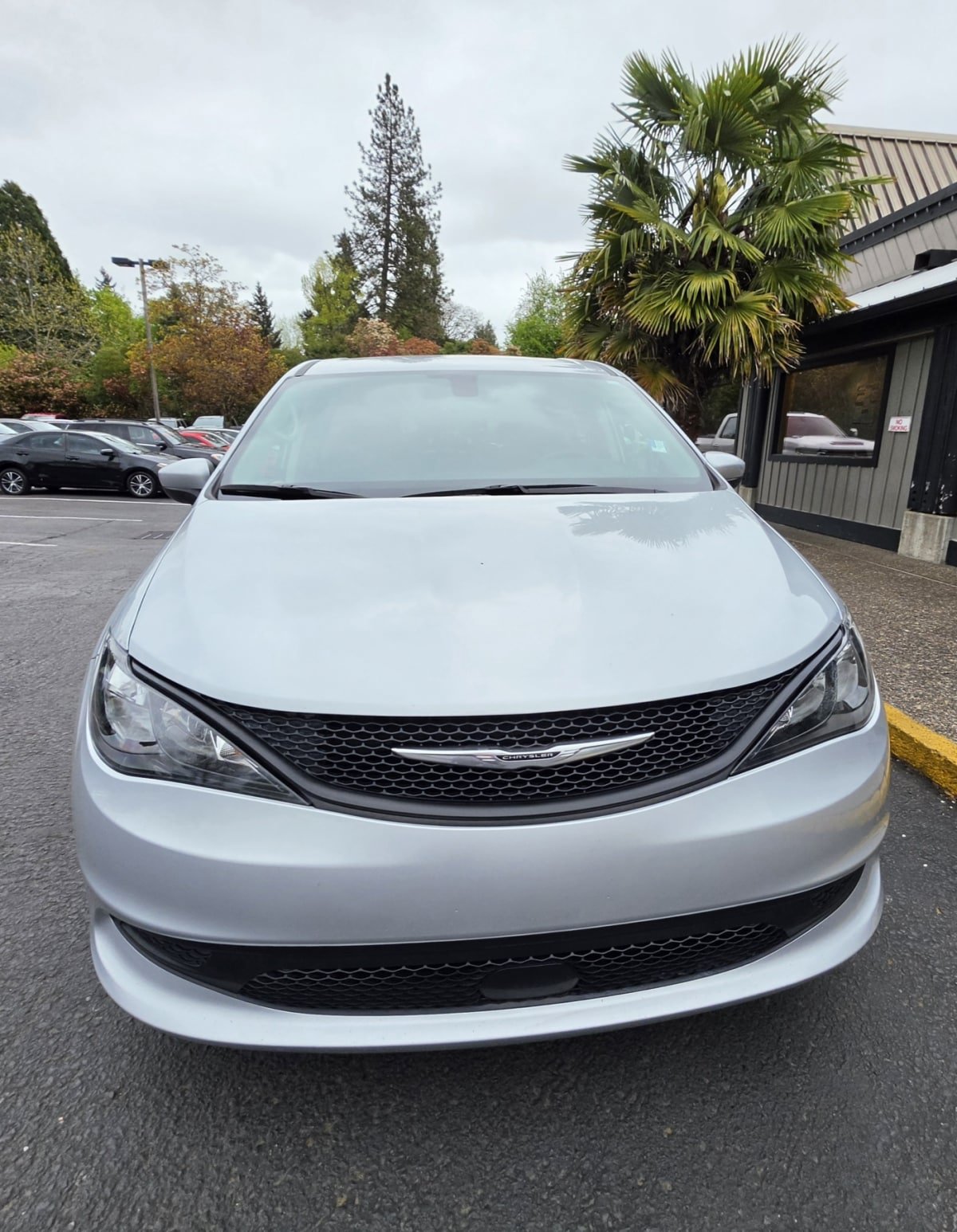 Used 2022 Chrysler Voyager LX FWD image 8