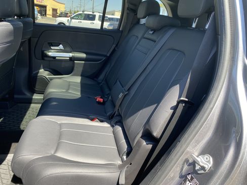 Used 2020 Mercedes-Benz GLB 250 4MATIC w/ Premium Package image 17
