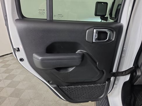 Used 2023 Jeep Gladiator Sport AWD/4WD image 38