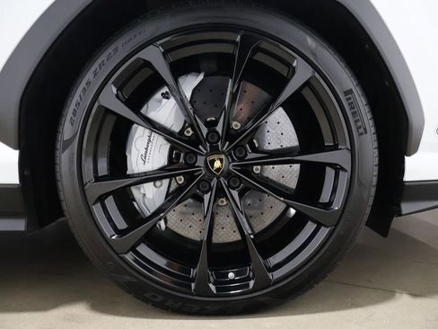 Used 2020 Lamborghini Urus image 23