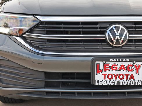 Used 2024 Volkswagen Jetta SE FWD image 10