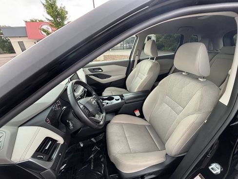 Used 2025 Nissan Rogue SV AWD/4WD image 39