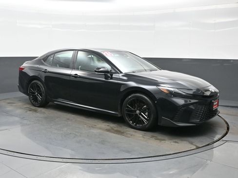 Used 2025 Toyota Camry SE image 8