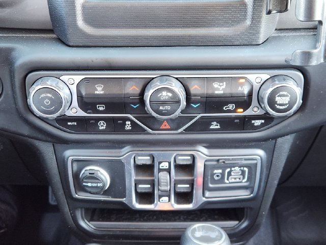 Used 2021 Jeep Wrangler Unlimited Sahara AWD/4WD image 18
