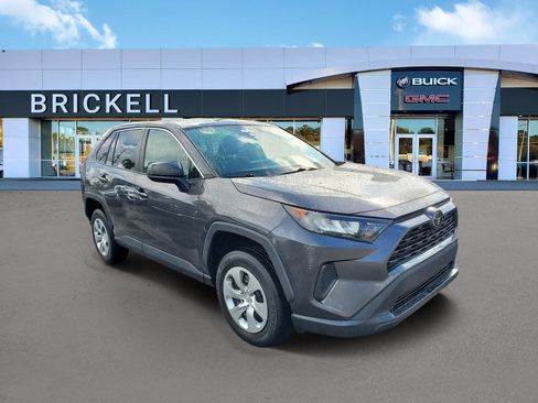Used 2022 Toyota RAV4 LE FWD image 2
