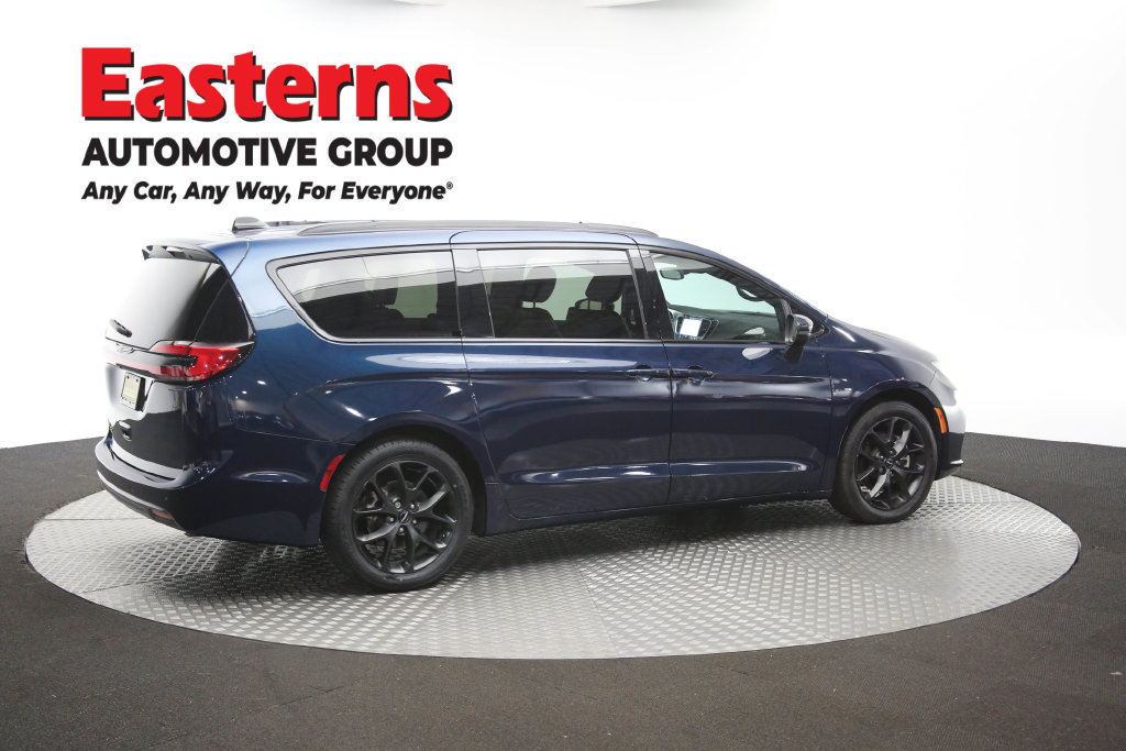 Used 2023 Chrysler Pacifica Touring-L w/ S Appearance Package FWD image 45