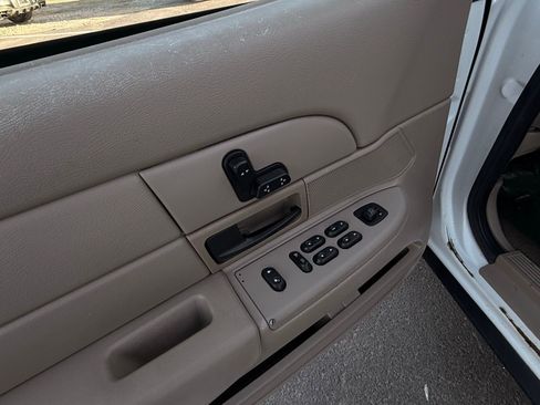 Used 2004 Ford Crown Victoria Police Interceptor image 11