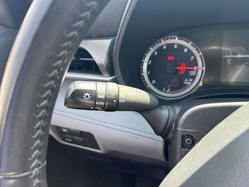 Used 2022 Toyota Highlander LE AWD/4WD image 25