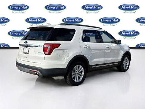 Used 2017 Ford Explorer XLT FWD image 7