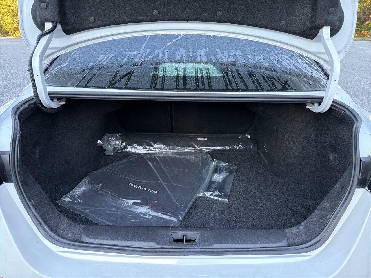 Certified 2025 Nissan Sentra SR w/ Midnight Edition FWD image 25